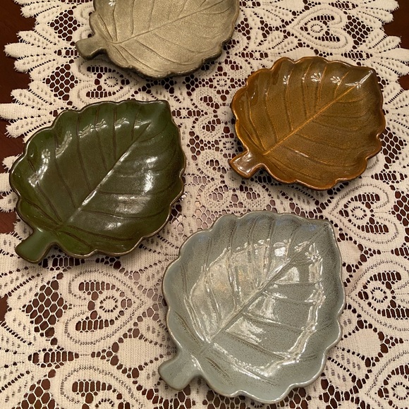 Set of 4 Leaf Desert Plates - Picture 2 of 5